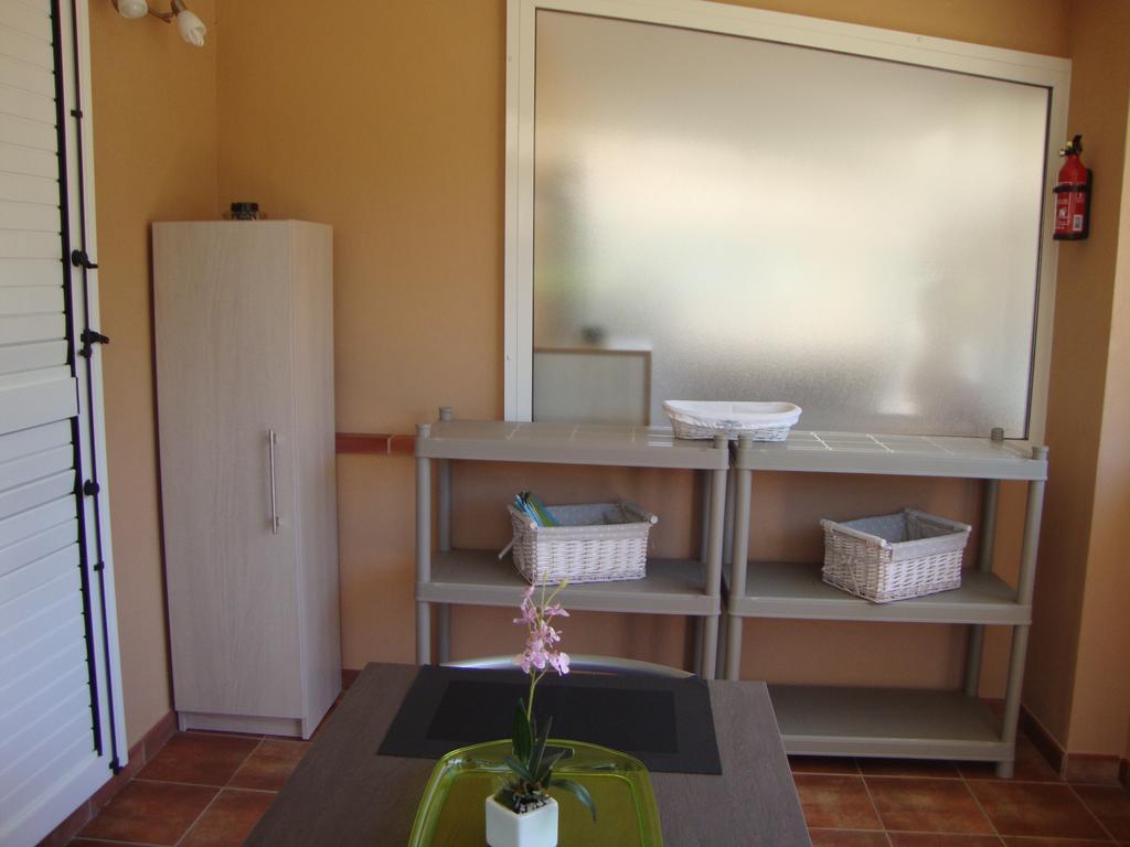 Camping Residence Chalet La Pomposa Terrazzoni Бонифачо Номер фото