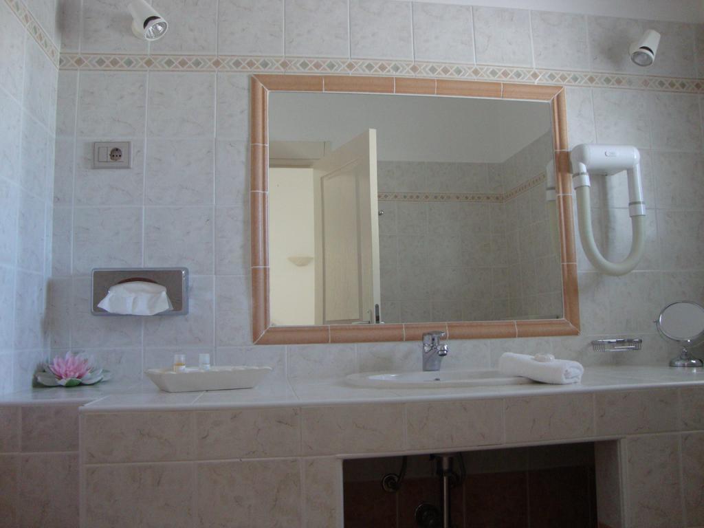 Camping Residence Chalet La Pomposa Terrazzoni Бонифачо Номер фото