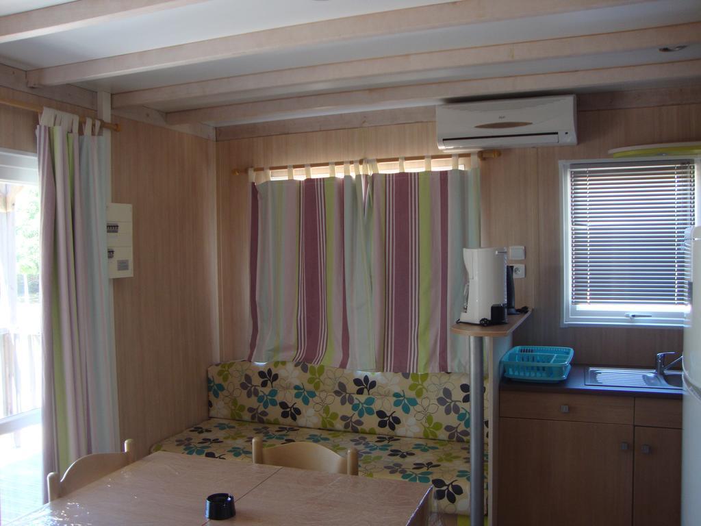 Camping Residence Chalet La Pomposa Terrazzoni Бонифачо Номер фото